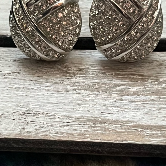 VINTAGE CHRISTIAN DIOR Silver Earrings Pave Crystal Rhinestones Clip On Retro - Picture 8 of 8